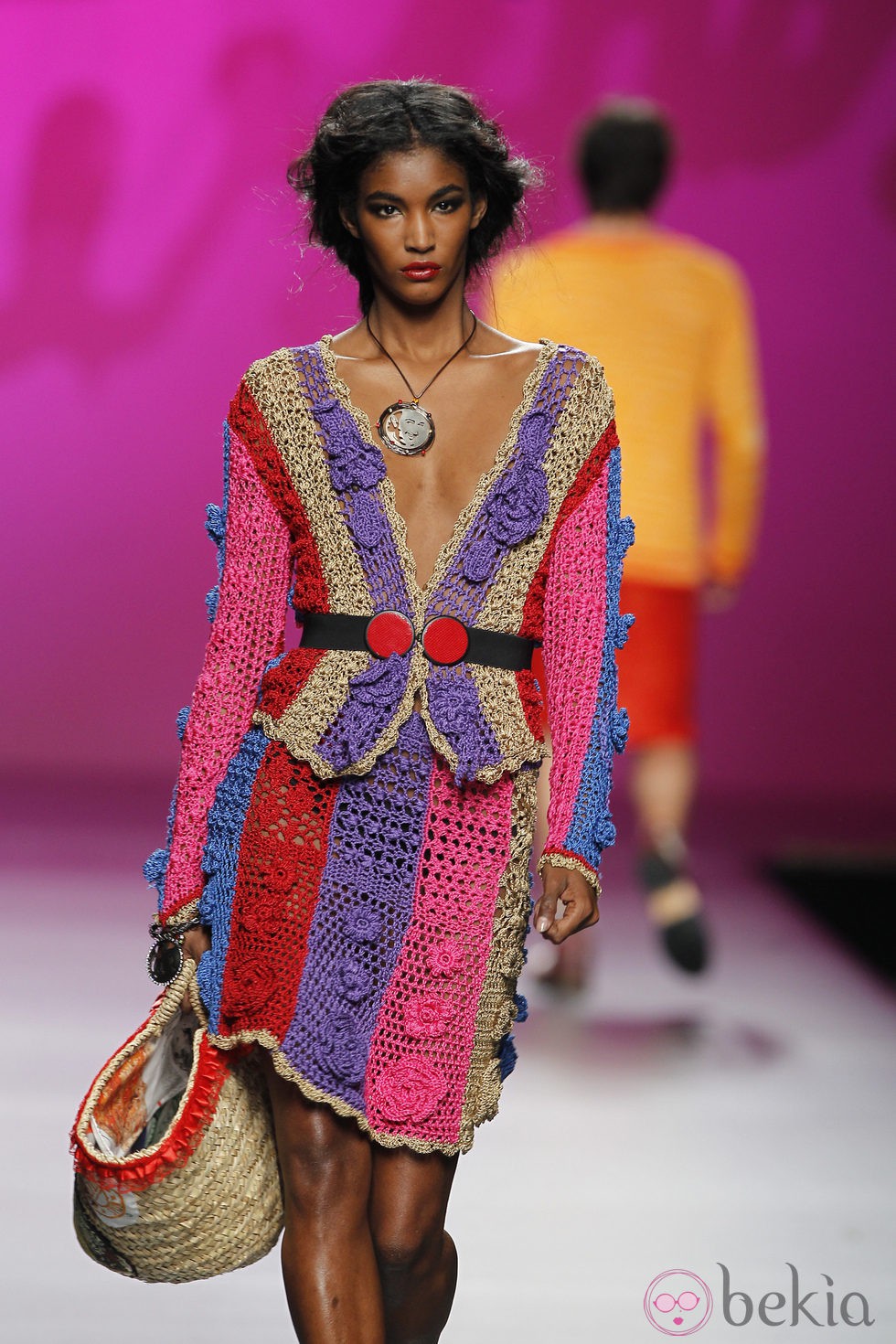 Chaqueta y falda en varios tonos de Montesinos, colección primavera 2012