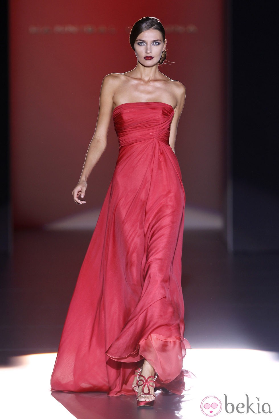 Vestido rojo de Hannibal Laguna en Cibeles, colección primavera de 2012