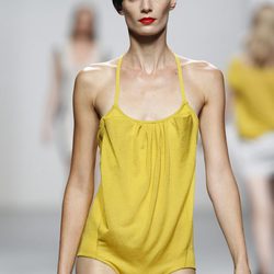Body amarillo de Amaya Arzuaga en Cibeles, colección primavera de 2012