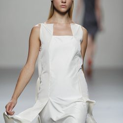 Vestido blanco de Lemoniez en Cibeles, colección primavera de 2012