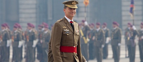 El rey Felipe VI vestido con el traje oficial de las Fuerzas Armadas