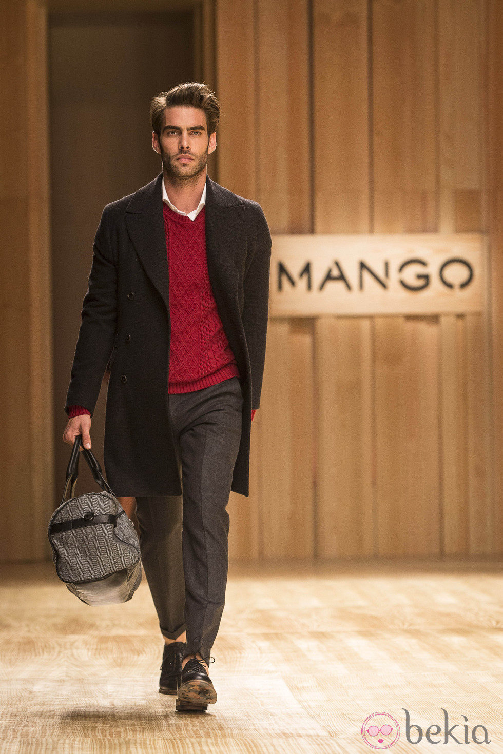 Jon Kortajarena desfilando para Mango 080 Barcelona Fashion otoño/invierno 2014