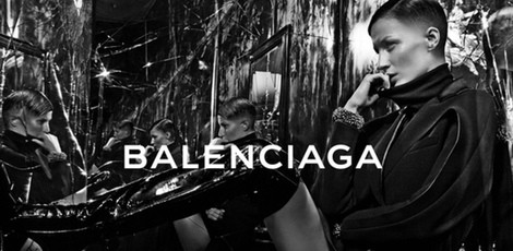 Gisele Bündchen con un sorprendente corte de pelo para la campaña de Balenciaga