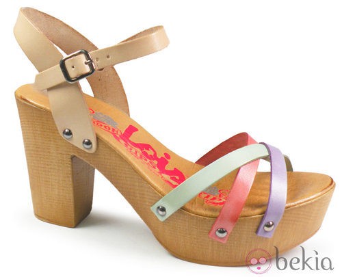 Sandalia de tiras en colores pastel con tacón de madera de Lois para verano 2014