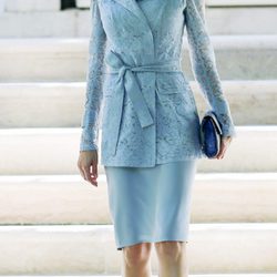 La Reina Letizia con vestido azul y chaqueta de encaje