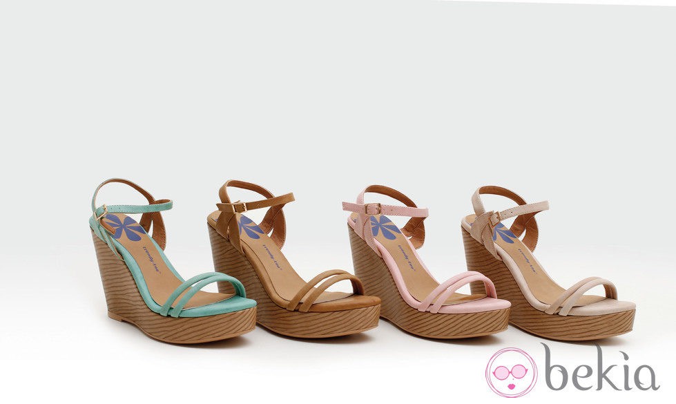 Sandalias con cuña de madera en tonos pastel de la colección verano 2014 de Trendy Too