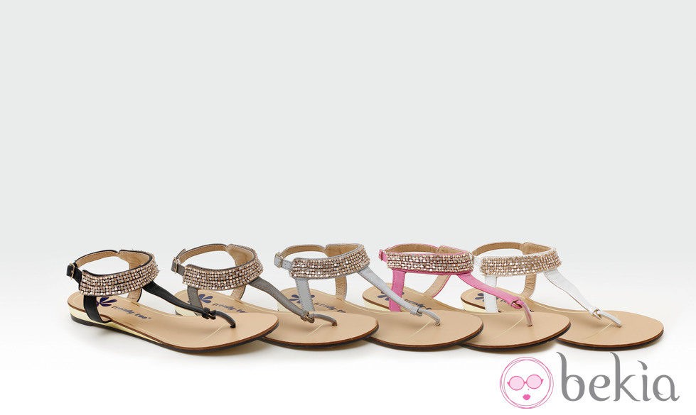 Sandalias planas con pedrería de la colección verano 2014 de Trendy Too
