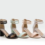 Sandalias con tacón cuadrado bajo de la colección verano 2014 de Trendy Too