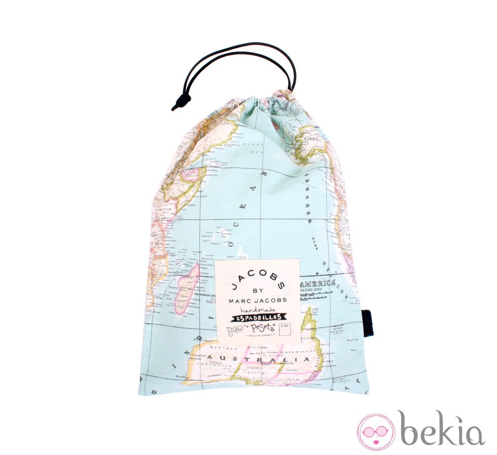 Bolsa con estampado Mapa Mundi para guardar las alpargatas de la PeSeta by Marc Jacobs