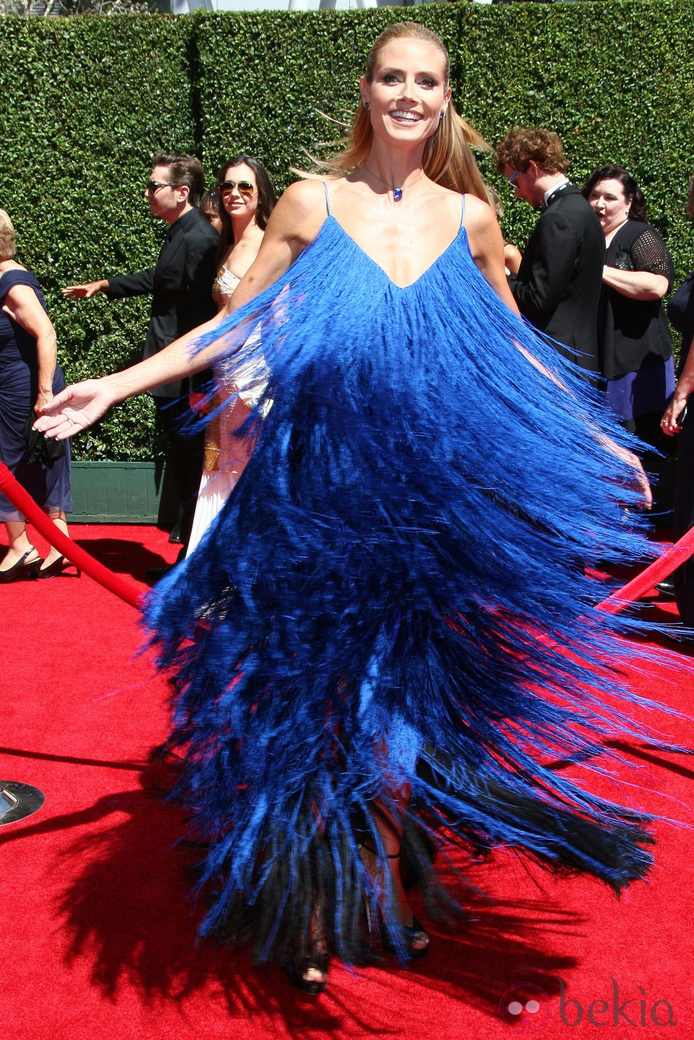 Heidi Klum con un vestido de flecos en los Premios Emmy a las Artes Creativas 2014