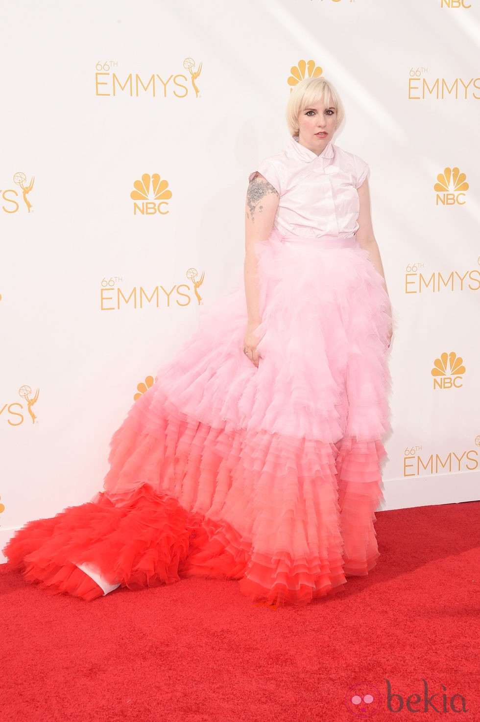 Lena Dunham con un diseño de Giambattista Valli en los Premios Emmy 2014