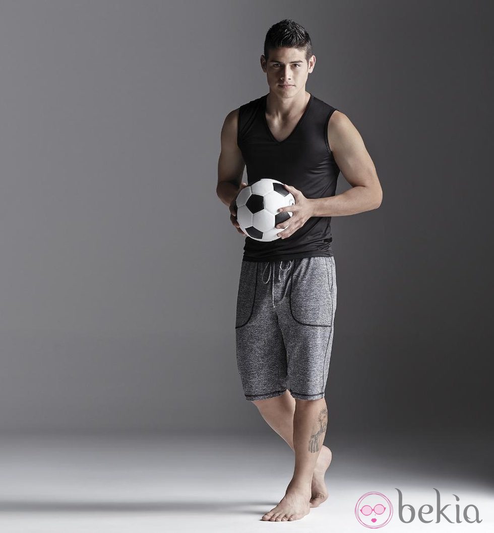 James Rodríguez, de futbolista a modelo de Bronzini Black