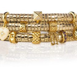 Piezas de oro de la colección Jennifer Lopez de Endless Jewelry