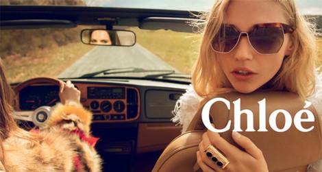 Sasha Pivavorova con gafas de sol, anillo y abrigo de la temporada otoño/invierno 2014 de Chloé