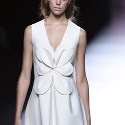 Vestido blanco de Devota & Lomba en Madrid Fashion Week primavera/verano 2015