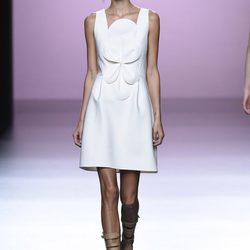 Vestido con molduras de Devota & lomba en Madrid Fashion Week primavera/verano 2015
