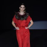 Vestido largo rojo de Roberto Verino en Madrid Fashion Week primavera/verano 2015