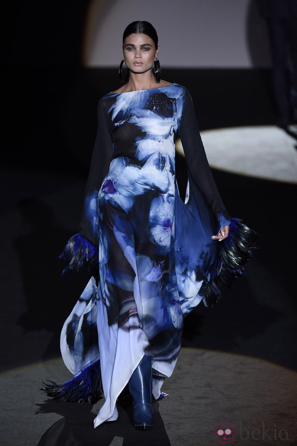 Vestido azul y blanco de Roberto Verino en Madrid Fashion Week primavera/verano 2015