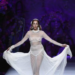Transparencias en el desfile de Francis Montesinos en Madrid Fashion Week primavera/verano 2015