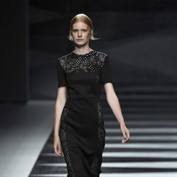 Vestido negro de Juanjo Oliva en Madrid Fashion Week primavera/verano 2015
