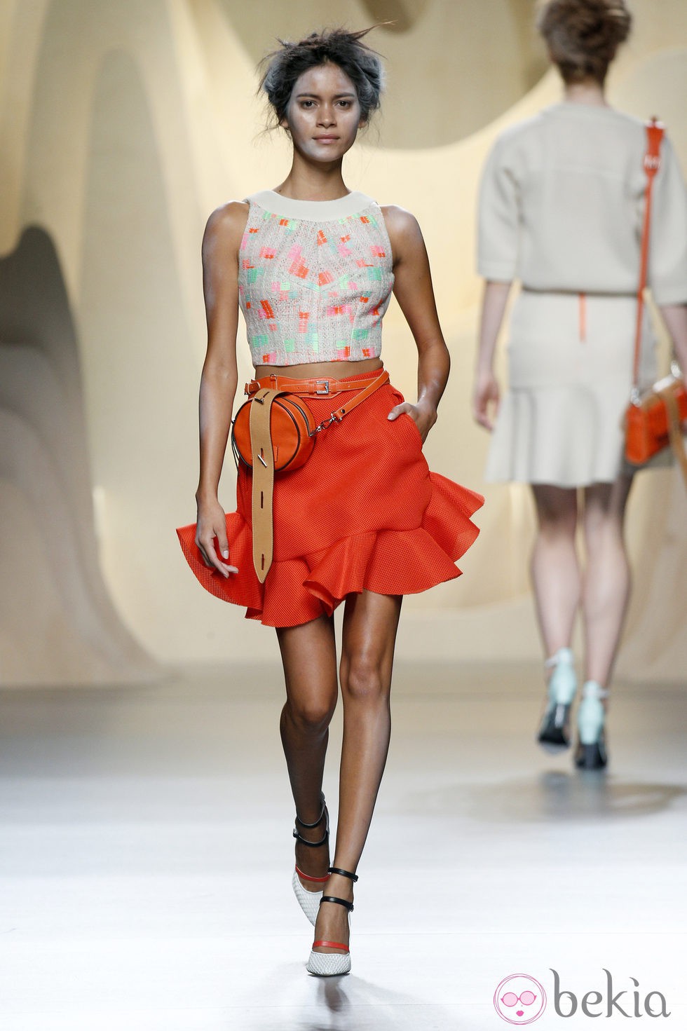 Falda roja de Ana Locking en Madrid Fashion Week primavera/verano 2015