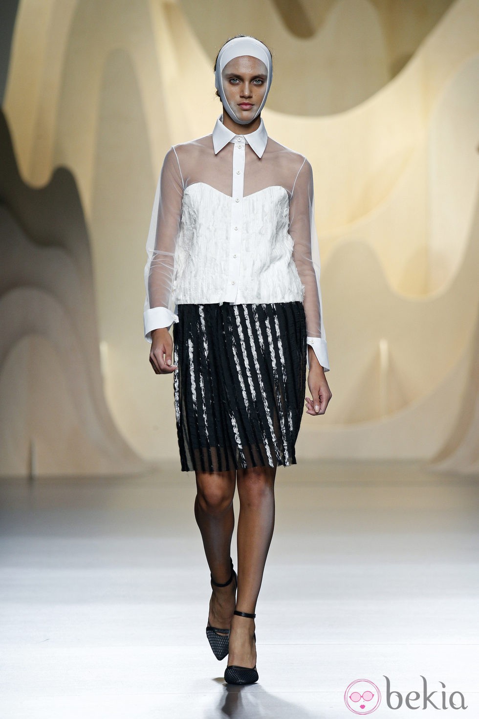 Look black&white de Ana Locking en Madrid Fashion Week primavera/verano 2015