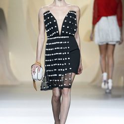 Vestido negro de Ana Locking en Madrid Fashion Week primavera/verano 2015