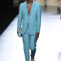 Traje de hombre azul de Ana Locking en Madrid Fashion Week primavera/verano 2015