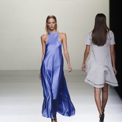 Vestido de satén de Roberto Torretta en Madrid Fashion Week primavera/verano 2015
