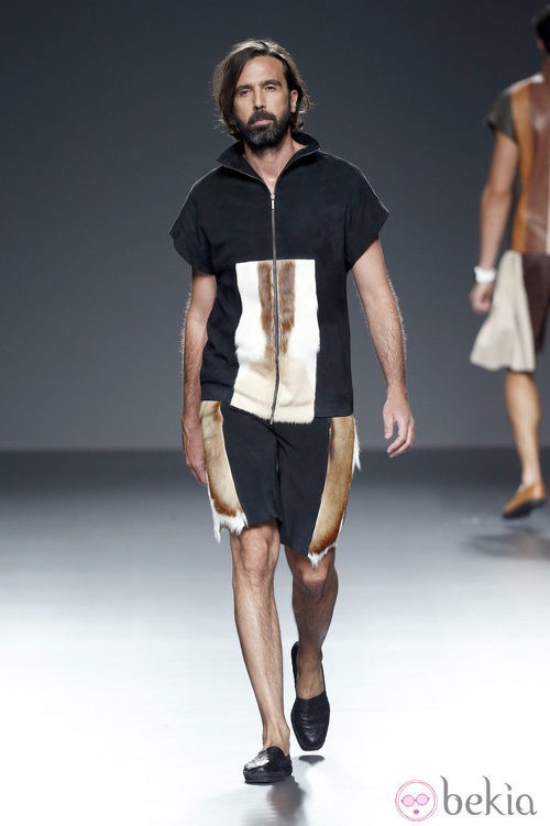 Look masculino de piel de primavera/verano 2015 de Etxeberría en Madrid Fashion Week
