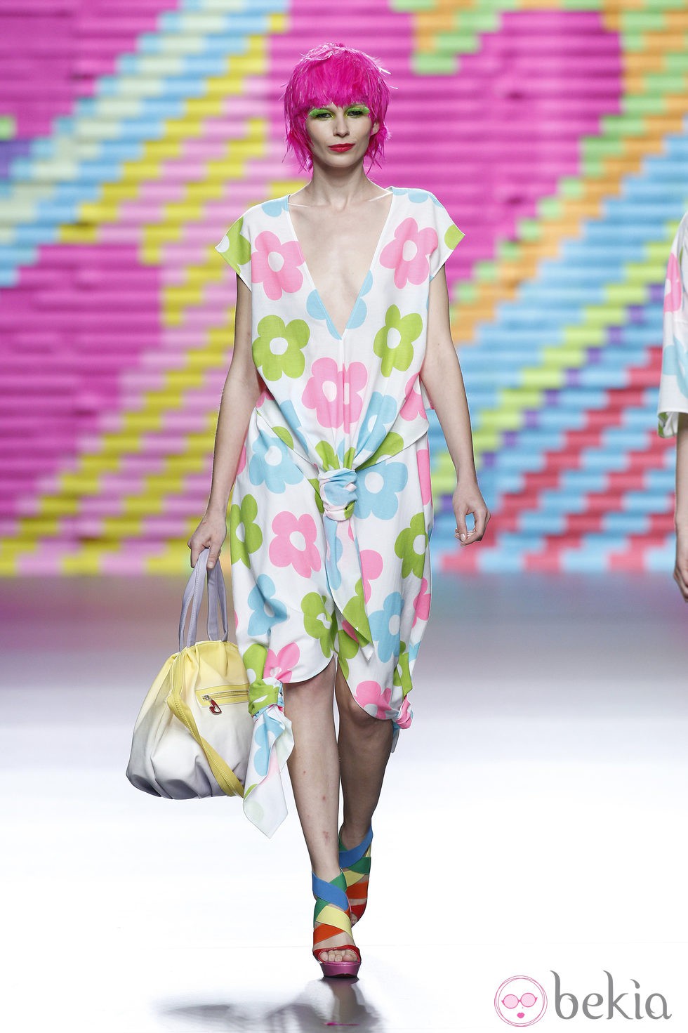 Vestido con flores grandes de Ágatha Ruiz de la Prada en Madrid Fashion Week primavera/verano 2015