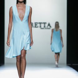 Vestido azul bebé de Roberto Torretta en Madrid Fashion Week primavera/verano 2015
