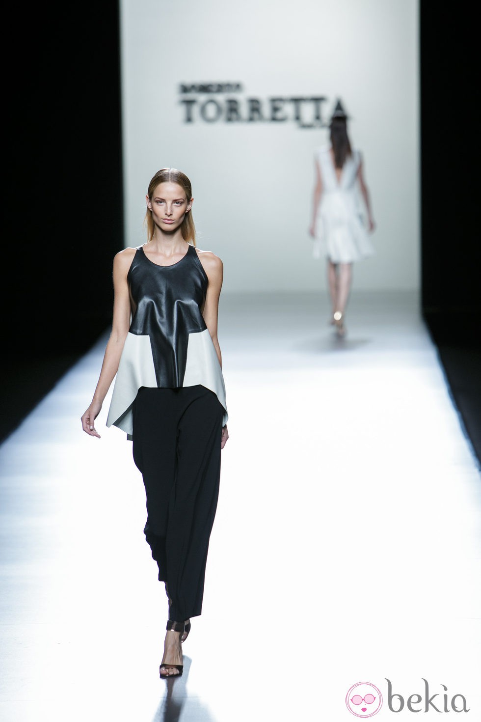 Conjunto black&white de Roberto Torretta en Madrid Fashion Week primavera/verano 2015