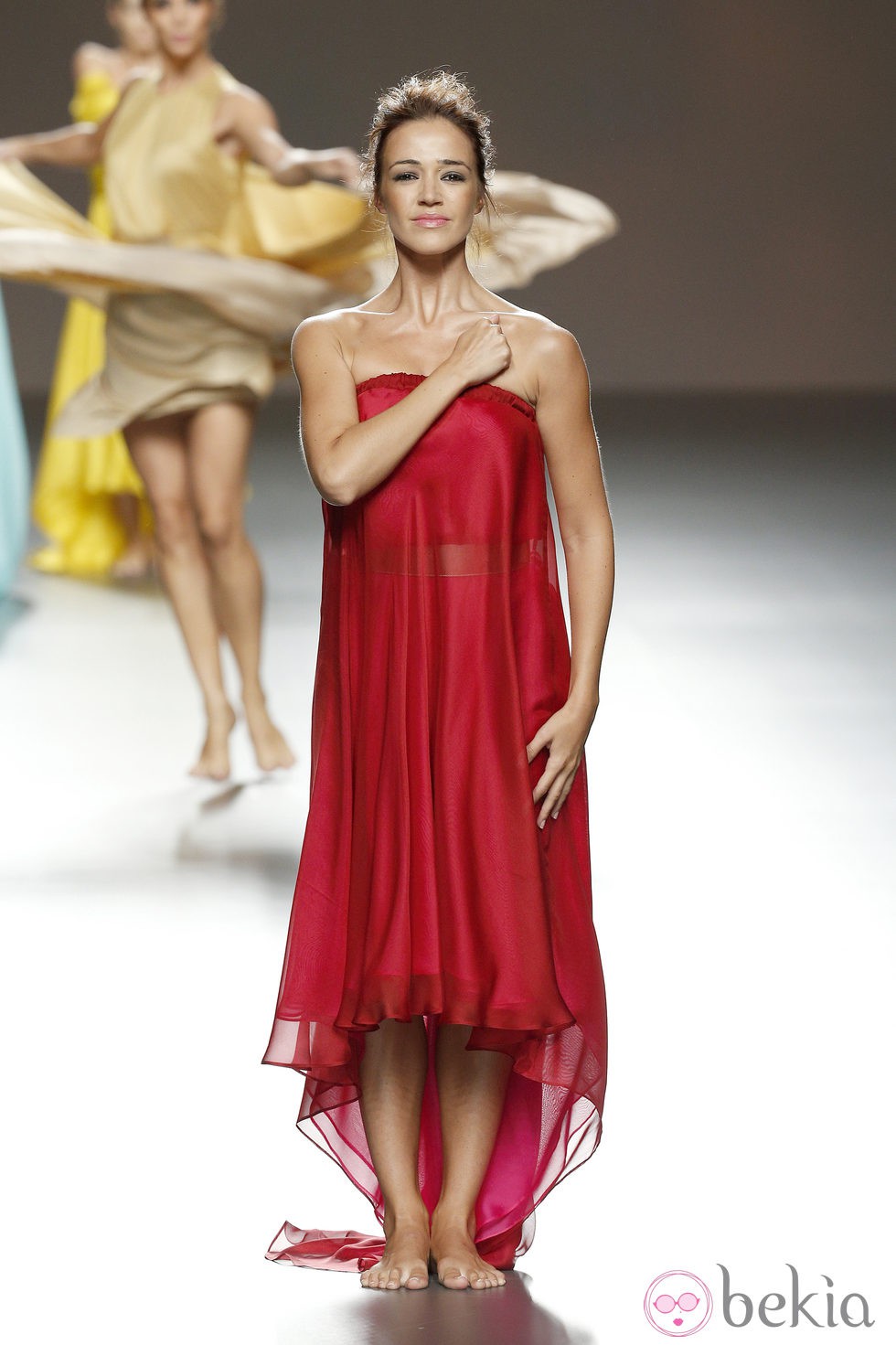 Vestido rojo de Duyos en Madrid Fashion Week primavera/verano 2015