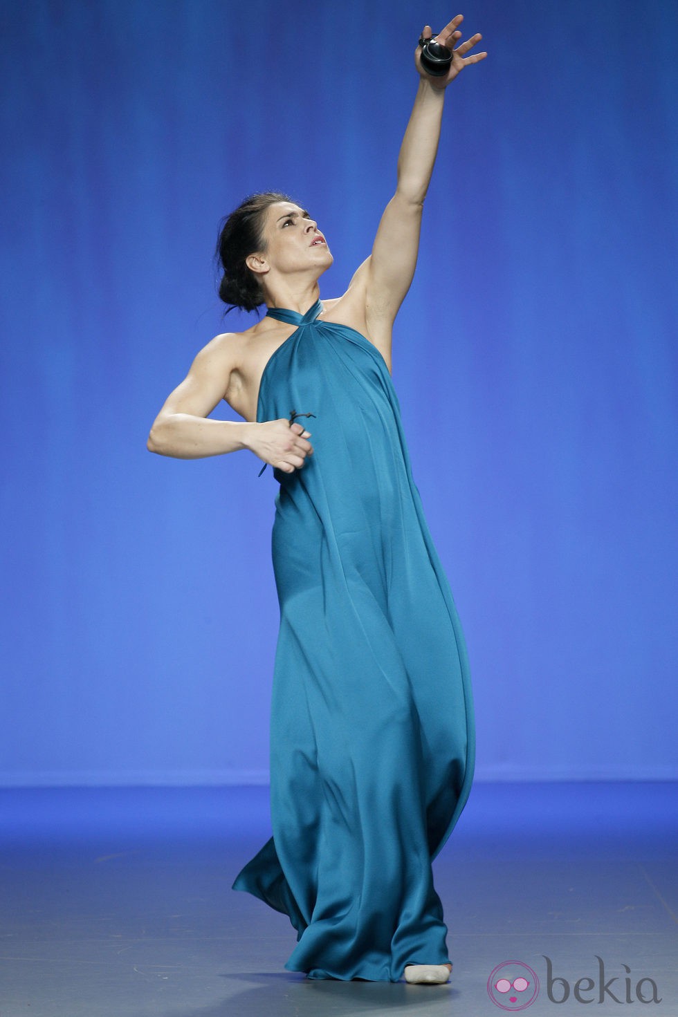 Vestido azul aguamarina de Duyos en Madrid Fashion Week primavera/verano 2015