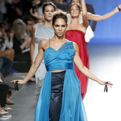Vestido azul de Duyos en Madrid Fashion Week primavera/verano 2015