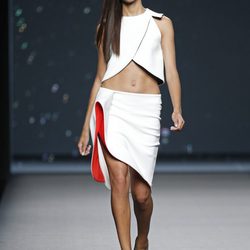 Conjunto blanco de AA de Amaya Arzuaga primavera/verano 2015 en Madrid Fashion Week