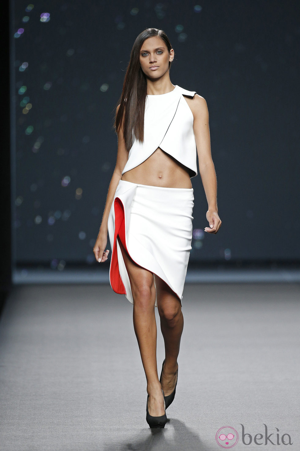Conjunto blanco de AA de Amaya Arzuaga primavera/verano 2015 en Madrid Fashion Week