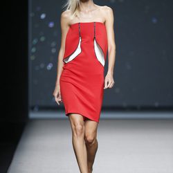 Vestido rojo de AA de Amaya Arzuaga primavera/verano 2015 en Madrid Fashion Week