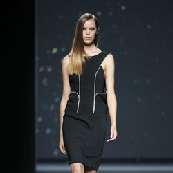 Vestido negro corto de AA de Amaya Arzuaga primavera/verano 2015 en Madrid Fashion Week