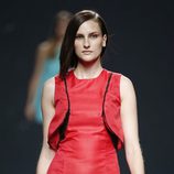 Vestido rojo con volumen de AA de Amaya Arzuaga primavera/verano 2015 en Madrid Fashion Week