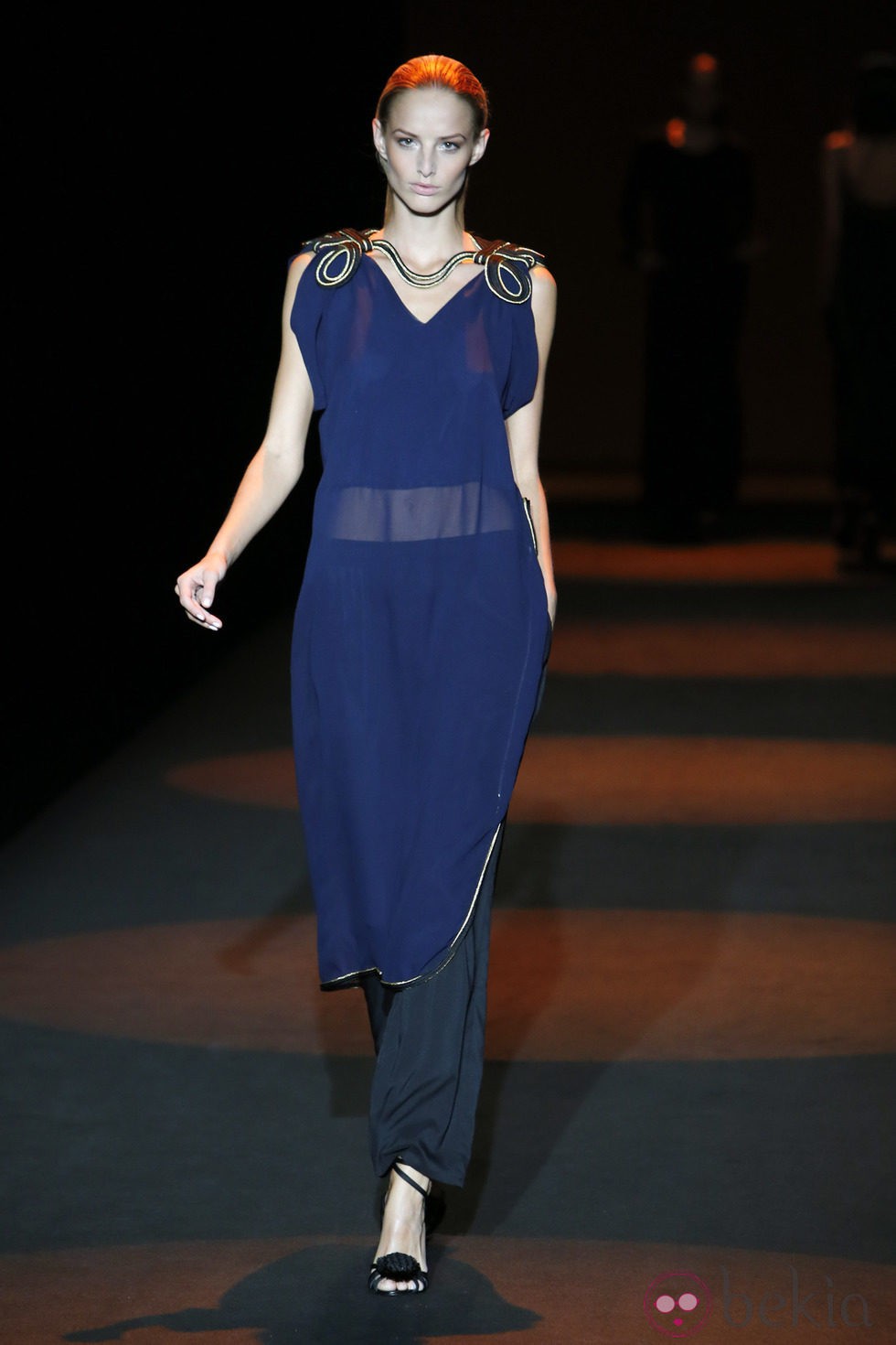 Blusa Transparente azul marino con capri negro de Miguel Palacio primavera/verano 2015 en Madrid Fashion Week