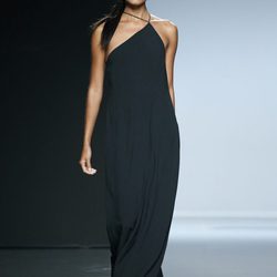 Vestido negro de Ángel Schlesser en Madrid Fashion Week primavera/verano 2015