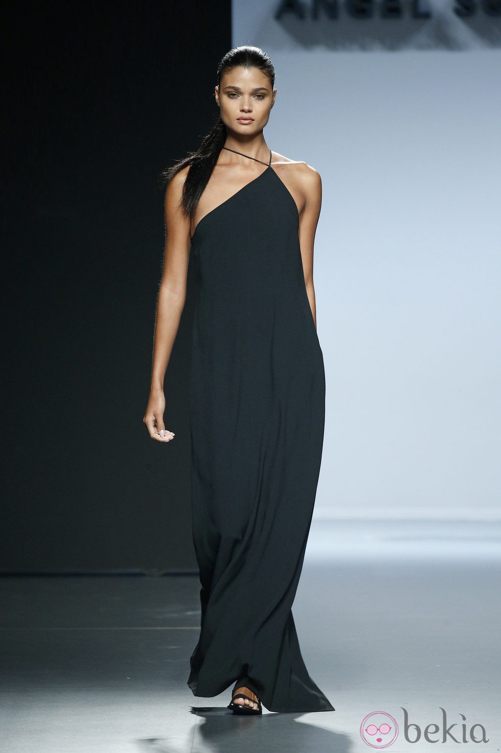 Vestido negro de Ángel Schlesser en Madrid Fashion Week primavera/verano 2015