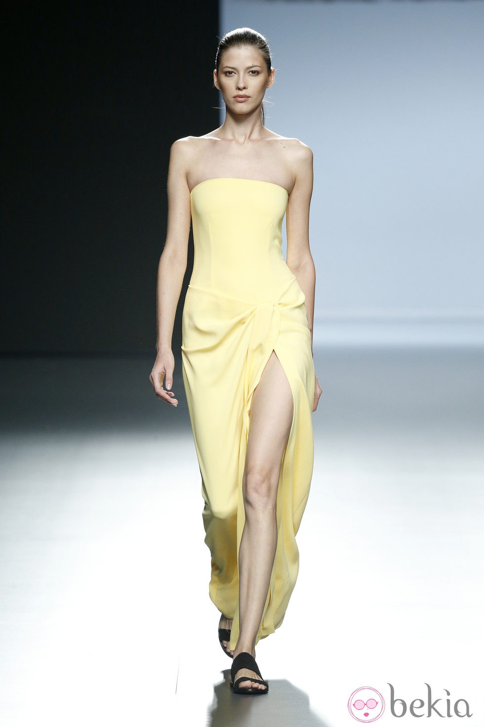 Vestido amarillo de Ángel Schlesser en Madrid Fashion Week primavera/verano 2015