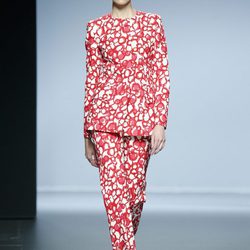 Conjunto estampado rojo de Ángel Schlesser en Madrid Fashion Week primavera/verano 2015