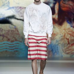 Pantalón marinero rojo de Ion Fiz en Madrid Fashion Week primavera/verano 2015