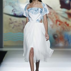 Vestido blanco de Ion Fiz en Madrid Fashion Week primavera/verano 2015