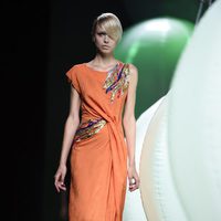 Vestido naranja de Alvarno primavera/verano 2015 en Madrid Fashion Week
