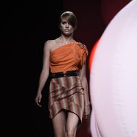 Top naranja de Alvarno primavera/verano 2015 en Madrid Fashion Week